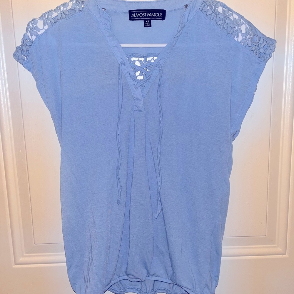 Almost Famous x-small Top sky blue